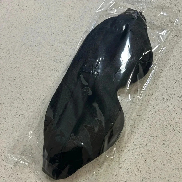 3D Eye Mask with Adjustable Straps - Picture 2 of 4